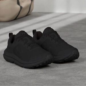 Under Armour Womens Charged Escape 4 NM Size 8. Comes in original box.